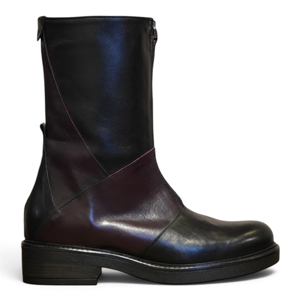 Biker a mezzo polpaccio in pelle nera con dettagli bordeaux