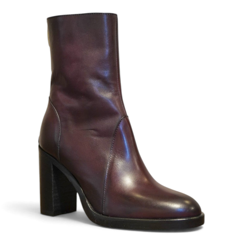 Tronchetto bordeaux in pelle con tacco alto e zip