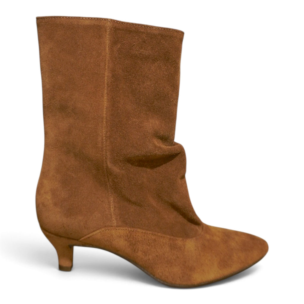 Tronchetto in camoscio cognac con tacco kitten