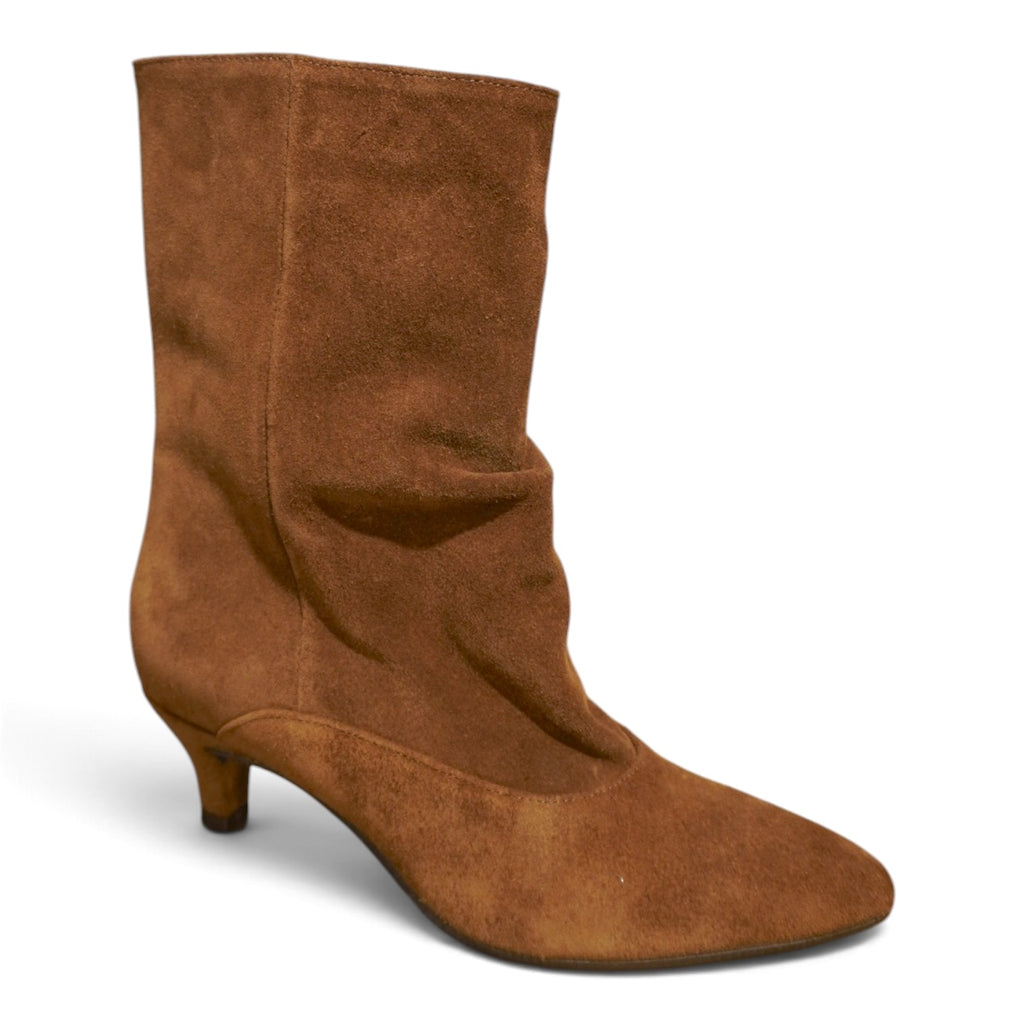 Tronchetto in camoscio cognac con tacco kitten