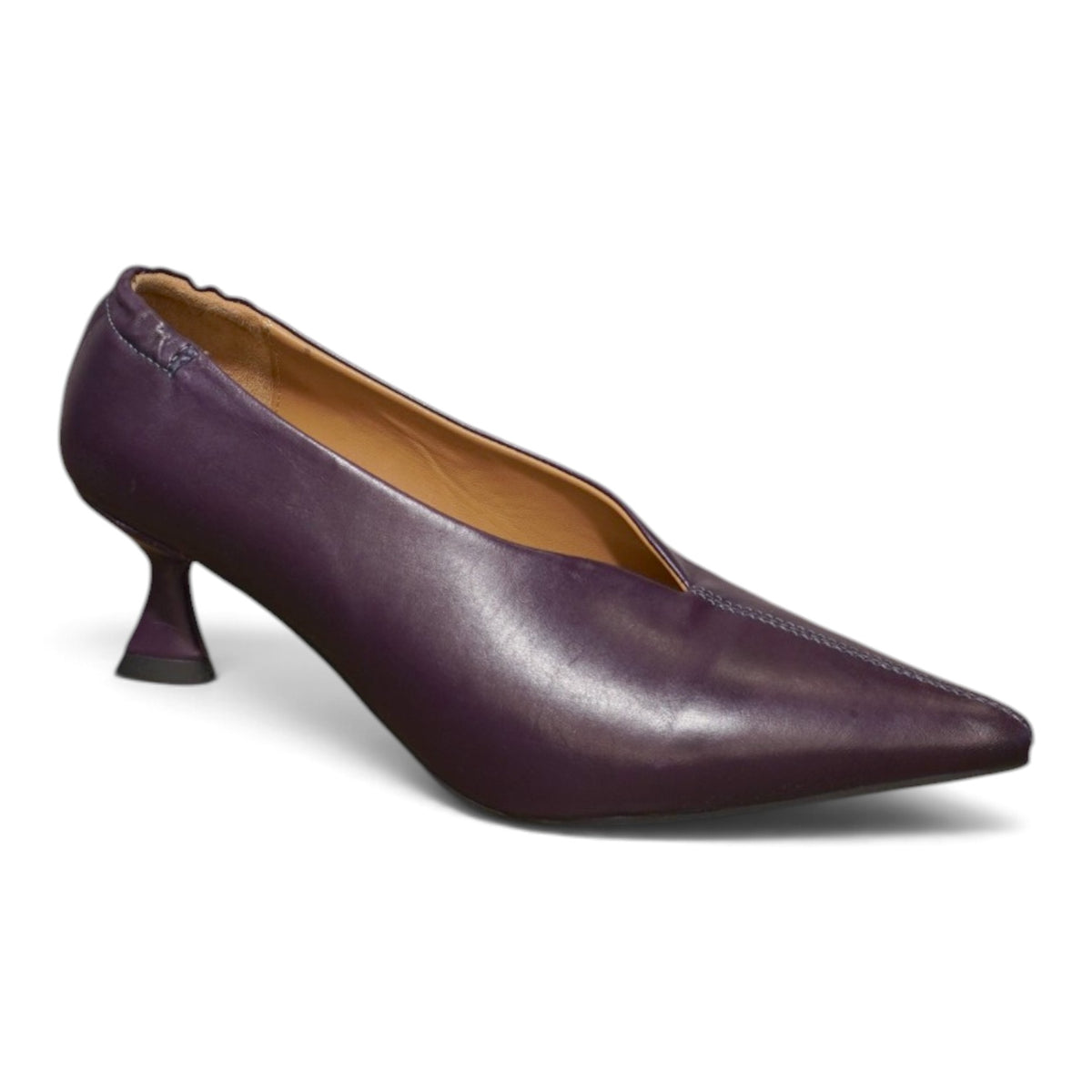Décolleté classica prugna in pelle con tacco kitten