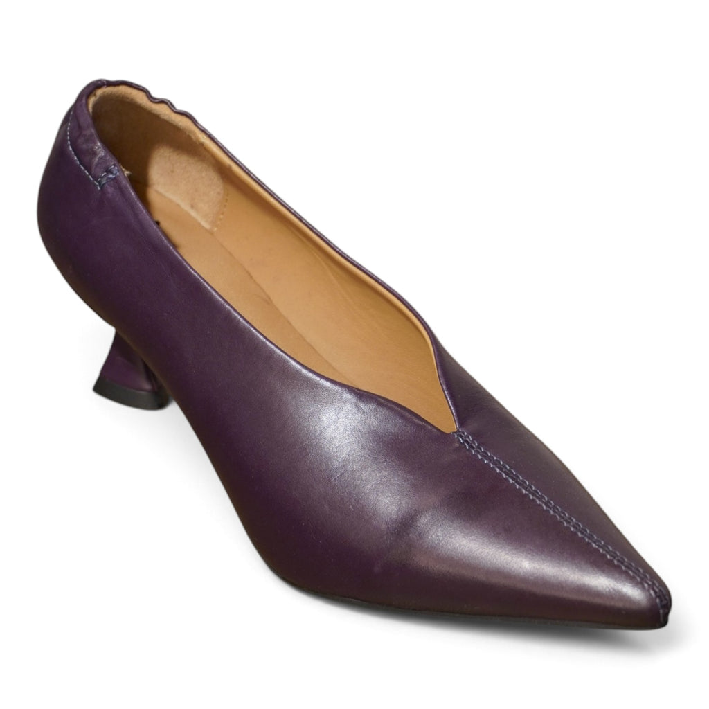Décolleté classica prugna in pelle con tacco kitten