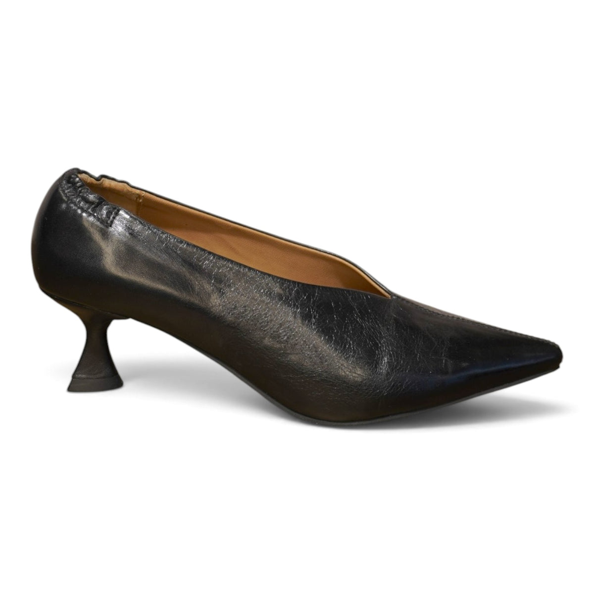 Décolleté classica nera in pelle con tacco kitten