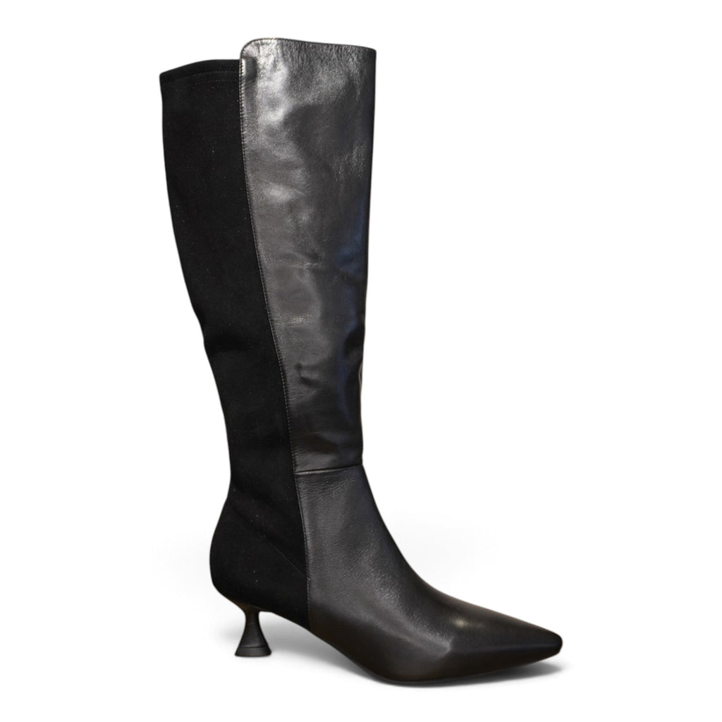 Stivale al ginocchio in pelle nera con tacco kitten
