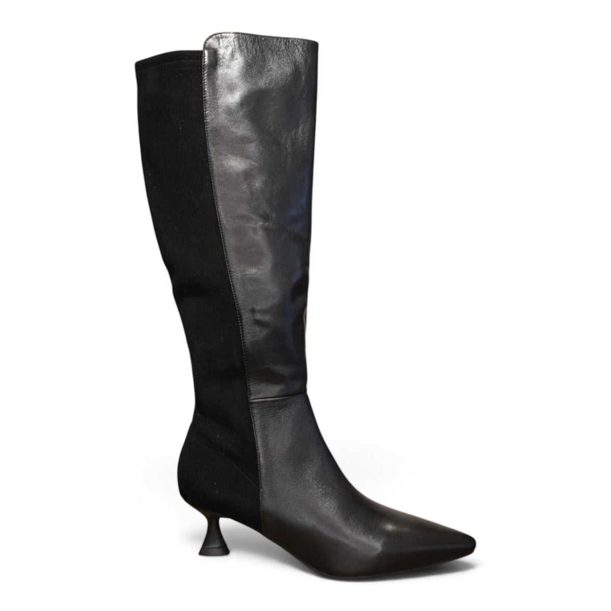 Stivale al ginocchio in pelle nera con tacco kitten