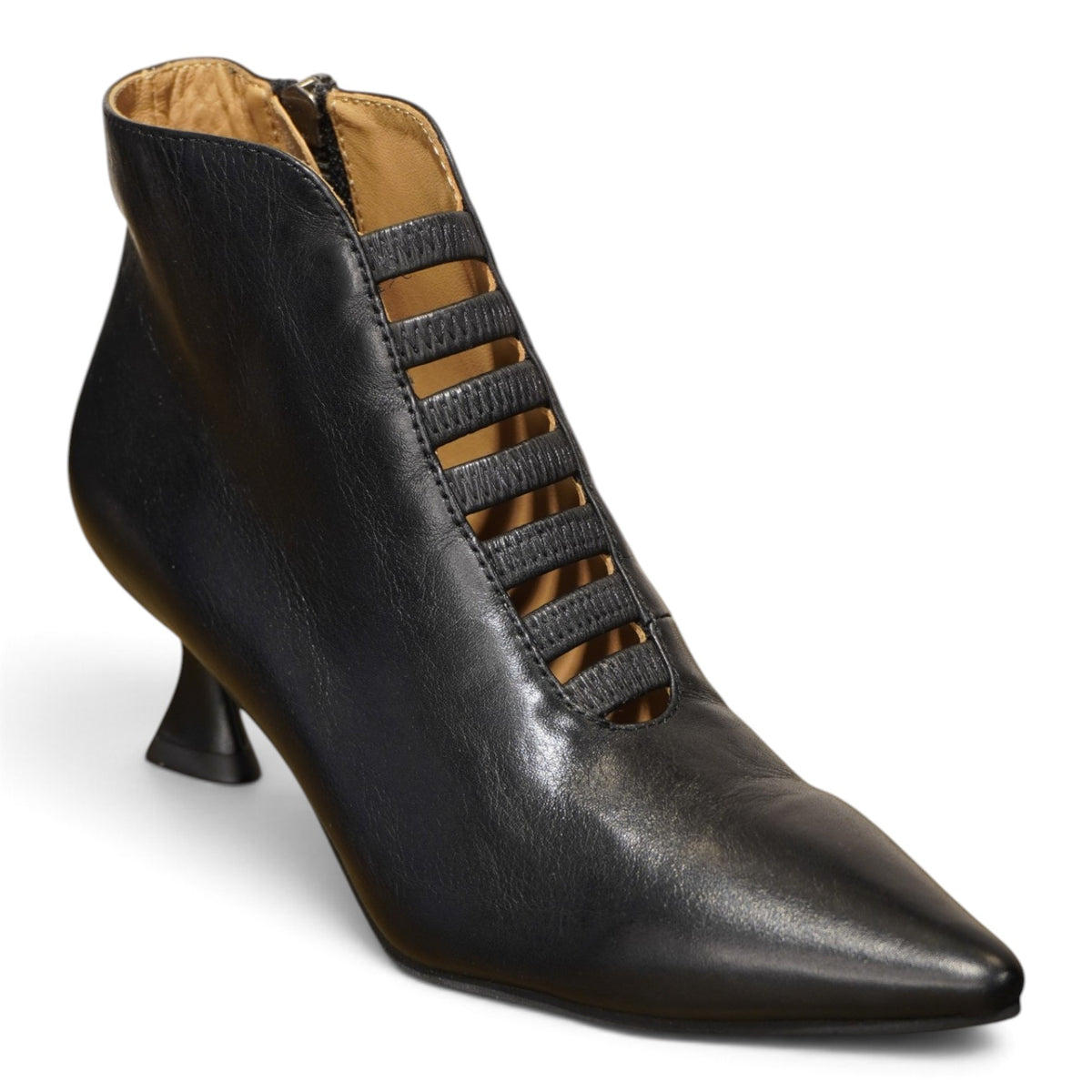 Tronchetto basso stringato in pelle nera con tacco a rocchetto