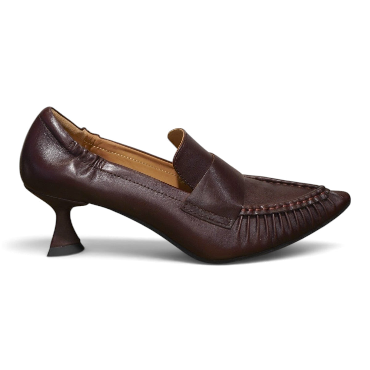 Mocassino bordeaux con tacco kitten e punta affilata