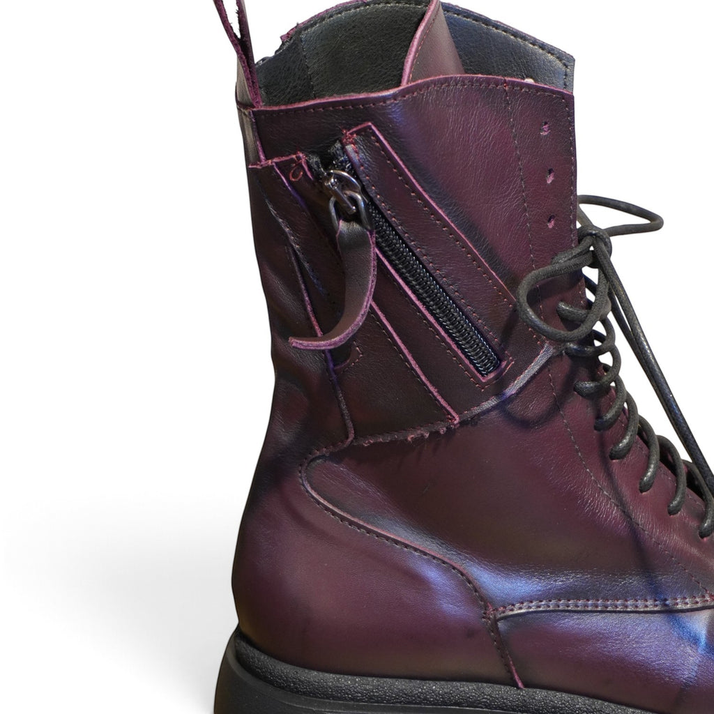 Anfibio biker bordeaux in pelle con lacci, zip laterale e suola carrarmato